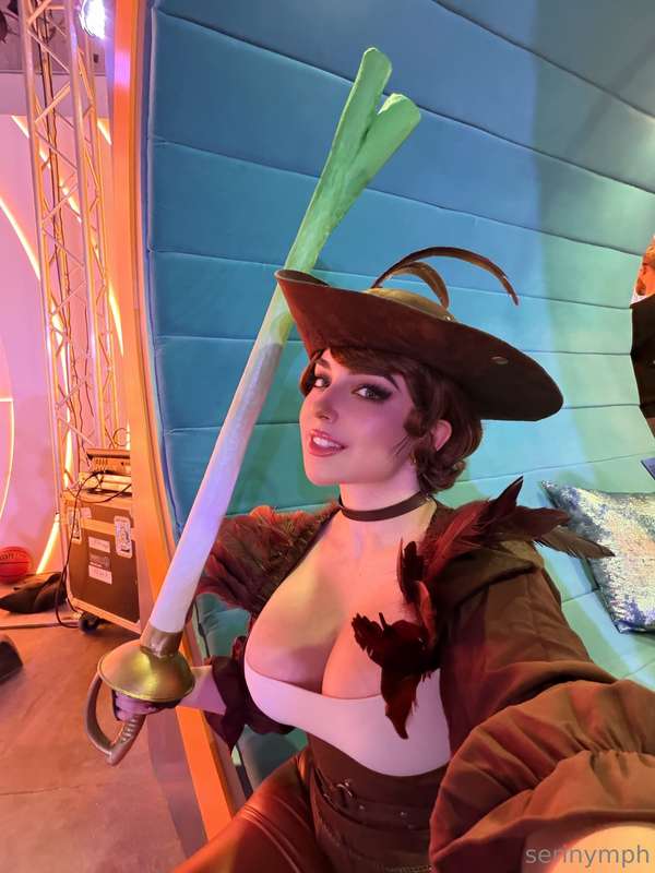 COSPLAY EVENT OVER!!! BACK TO DOING ONLYFANS CONTENT :Di cos..