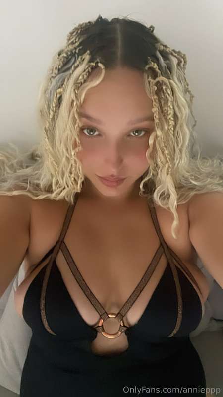 I’m bored…. Talk to me 😜