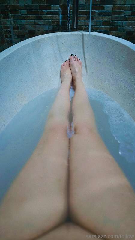 I've never had a bathtub actually fit all of my 5'11 (180cm)..