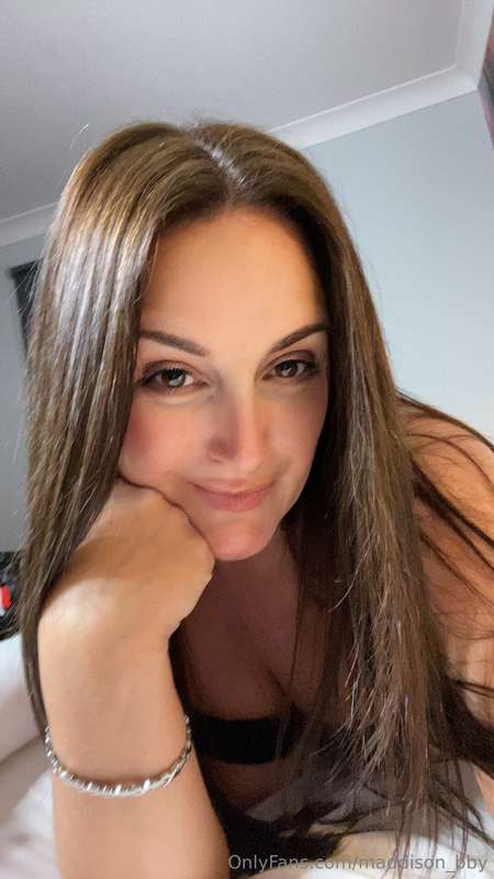 heyy bby, i bundled up my hottest booty pics + vids just for..