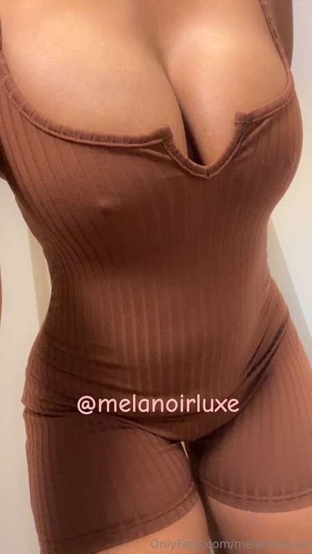 Simple but sexy….watch me tease you. 😍