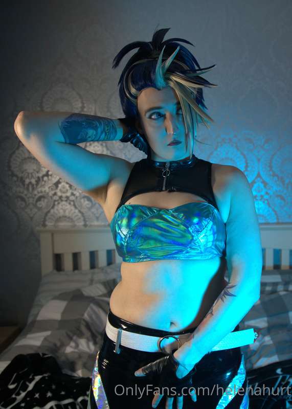 "just got back from another gig, time to unwind K/DA style"
..