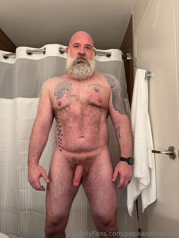 Couldn’t resist that hotel bathroom lighting.