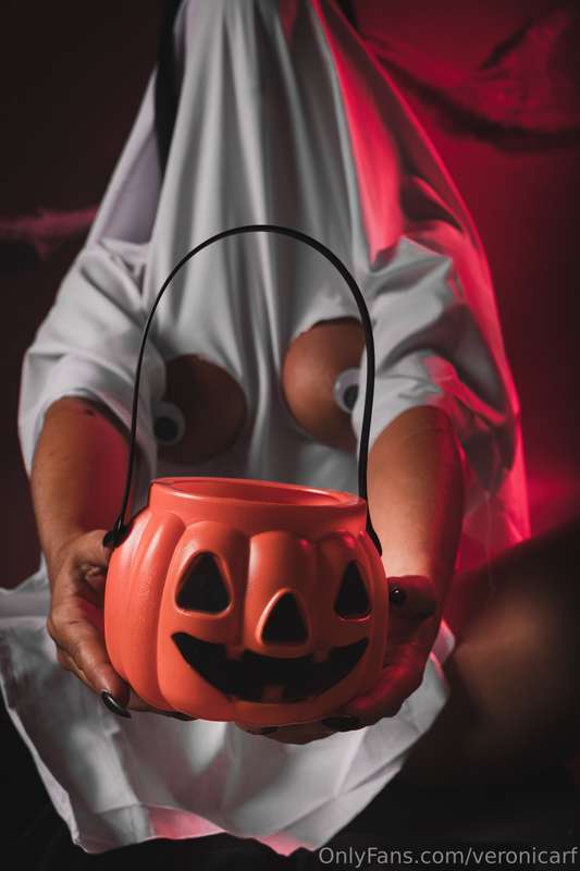 Choose trick or treat‼️🎃Leave me 30 likes and receive a hot ..