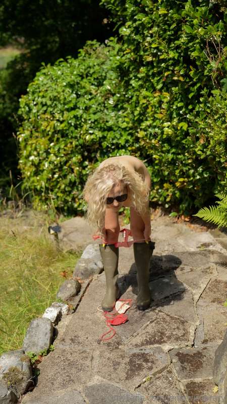 If I keep the rubber boots on is it still "naked"? 🥵 Wasn't ..
