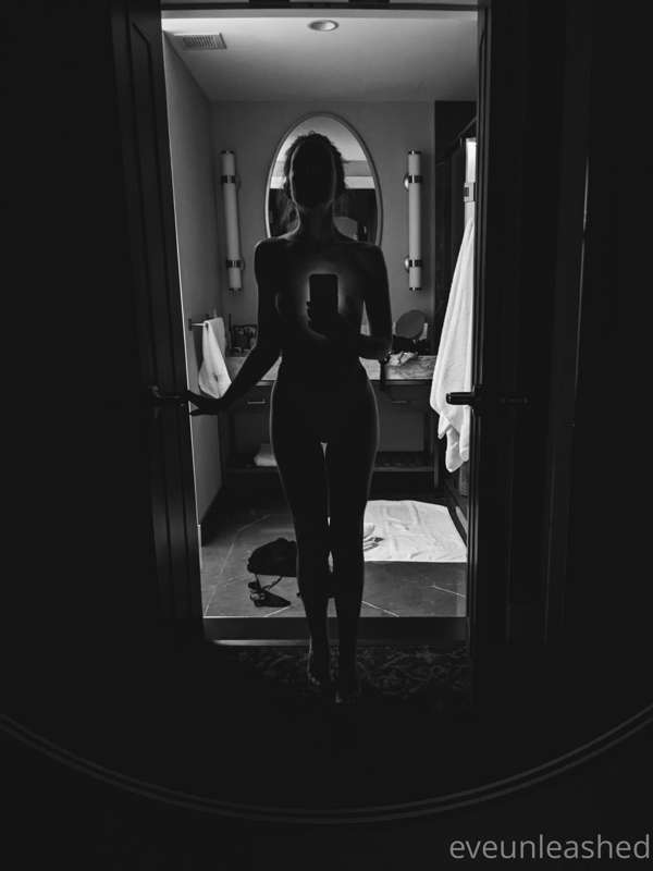 Hotel room mirror selfies ...