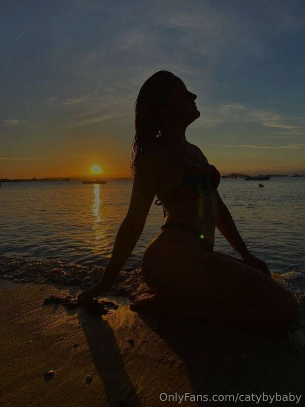 are we going to see the sunset? 😍
happy sunday 🏝️🌅🌊