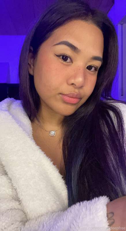 💦💦 Cum on my cute face please 😇

Just not on my eye 😂 ain’t ..