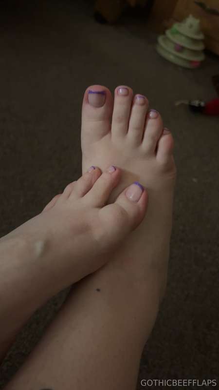 got my toes done for the first time ever & my bush is now pu..