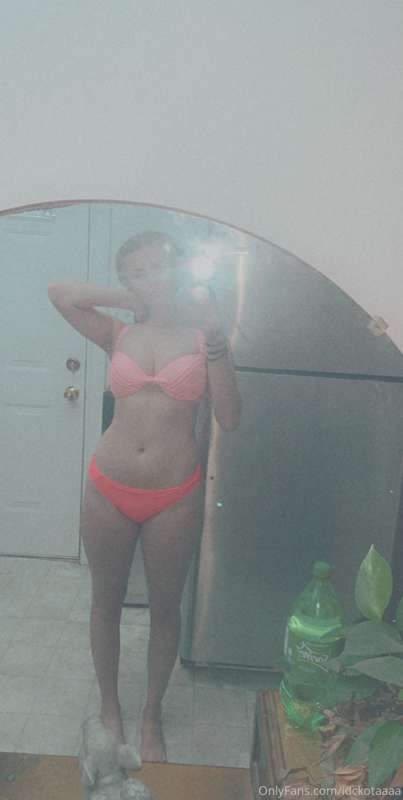 Tell me which bathing suit suits me more!