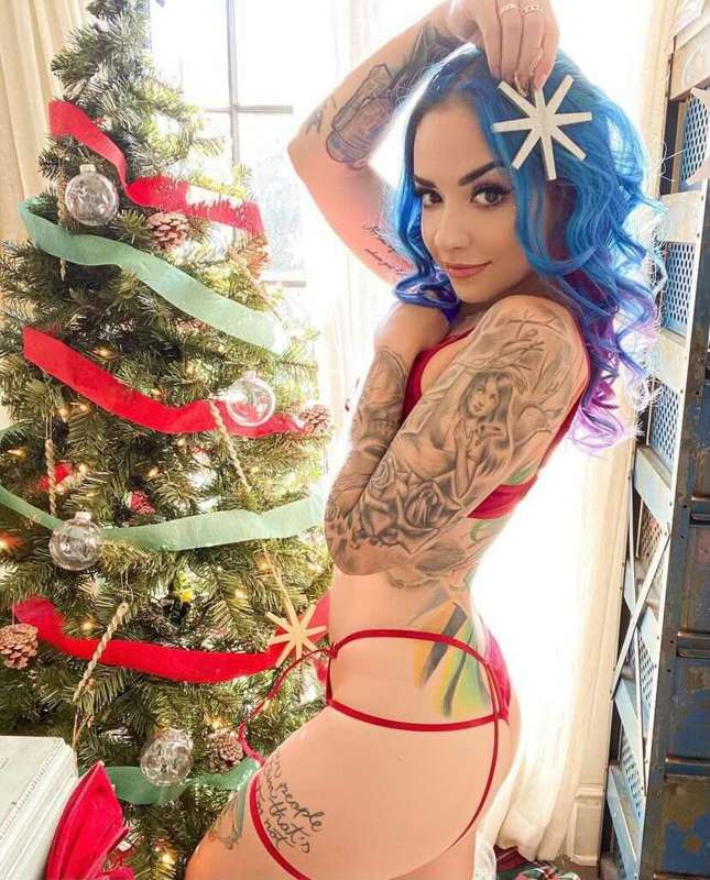Merry Christmas from our beautiful performer @heysariaa ❄️❤️