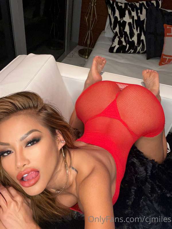 Like what you see? send me a "hi" and I'll give a private sh..
