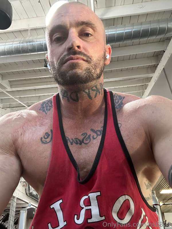Getting sweaty 🥵 #gym #bodybuilding