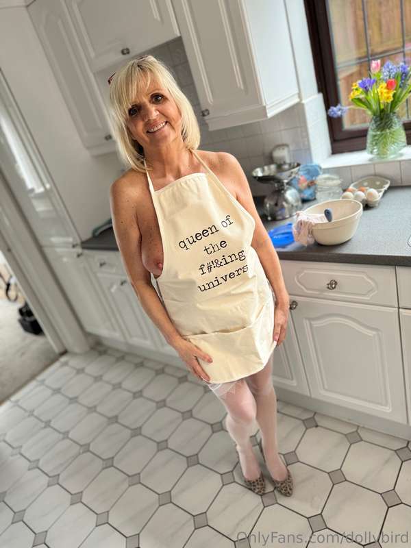 Here's a few pictures of the baking session - can't beat a n..