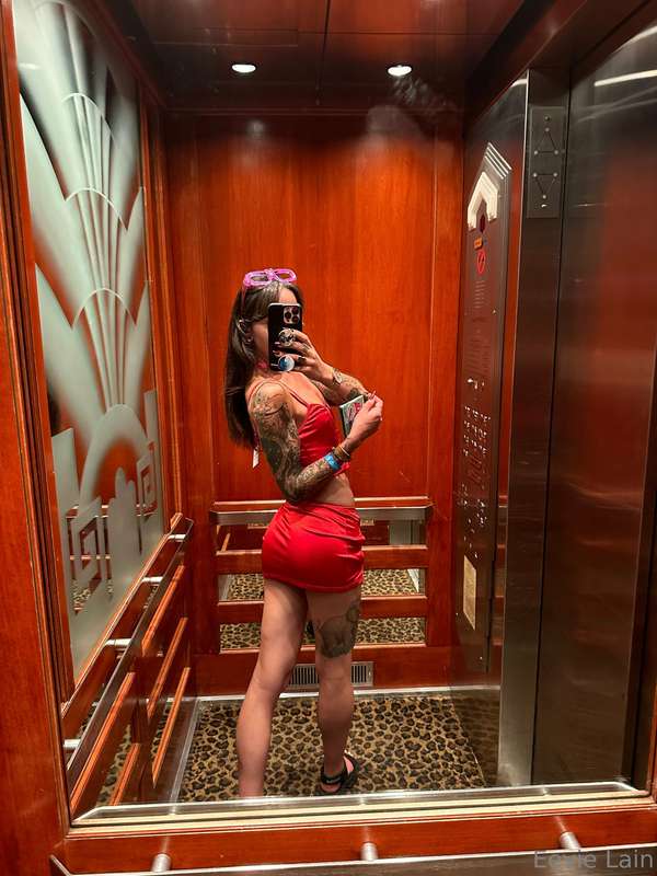 I show up at your hotel room like this wyd?