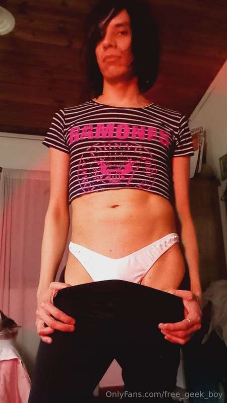 Queer Boy!Watch this for FREE in @geekfemboy Queer daily pos..