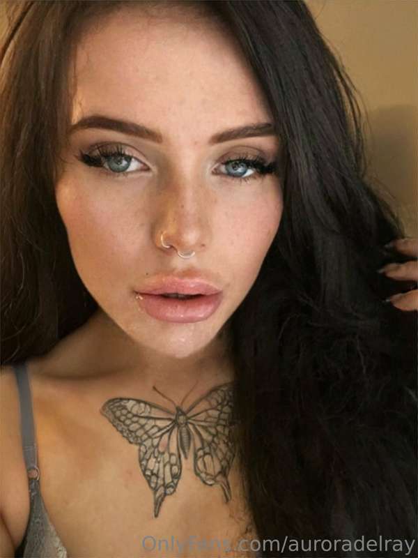 Wanna glaze my lips and face too??🥰😈