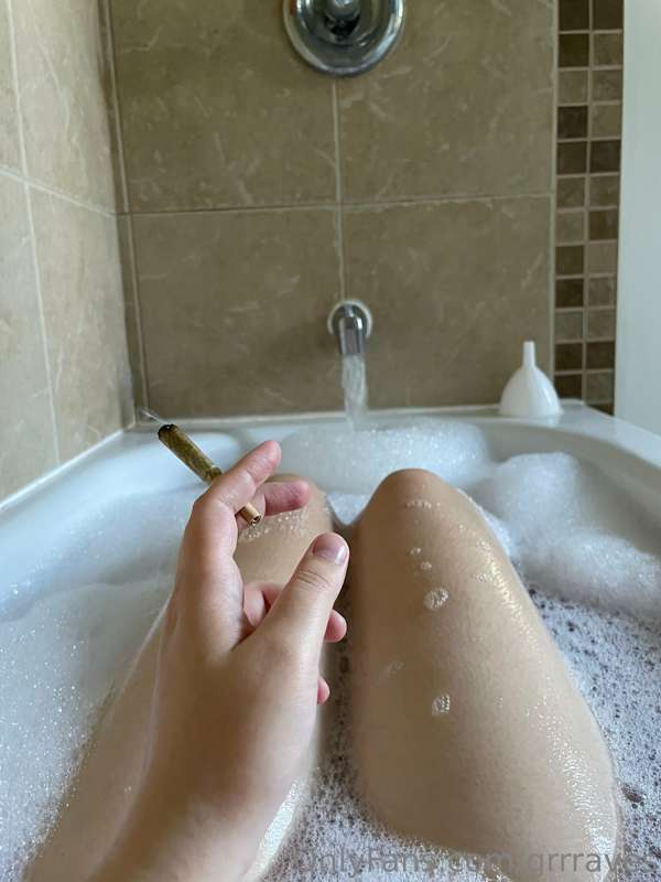 Like to shotgun this joint from me in the bath💕