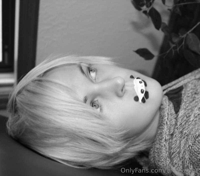 tbt - Art geek doing art geek stuff.–Minnesota , 2012. 😋🎨🐼😁