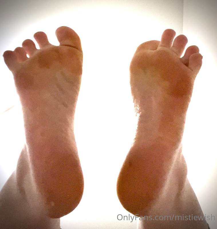 Would you let me step on you? 😈👸