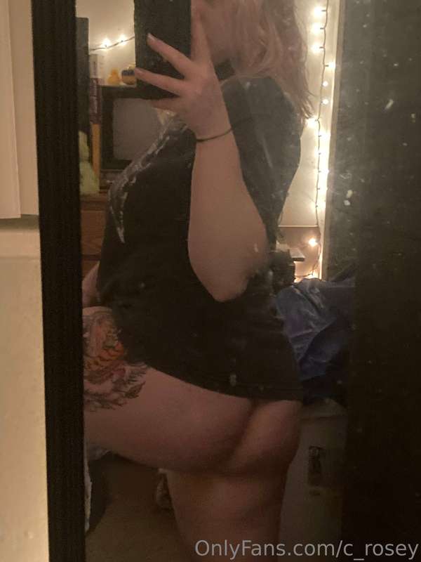 A couple quick nude mirror selfies ❤️