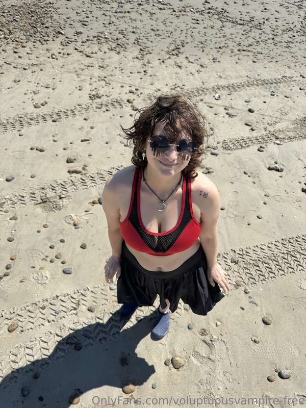 voluptuousvampire-free