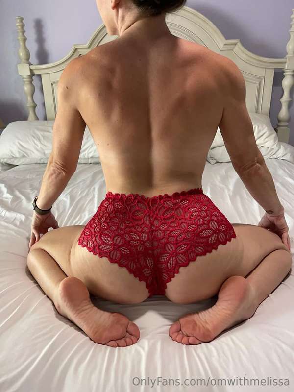 Red lingerie, feeling sassy. My squats routine showing resul..