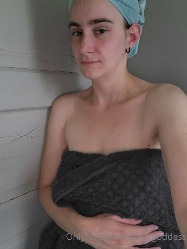 Squeaky clean afternoon. Goin to the park.