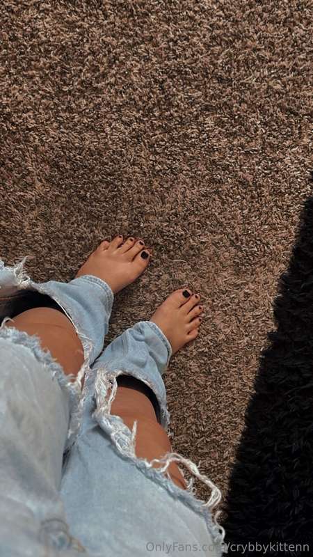 I want my toes sucked on 😘😘