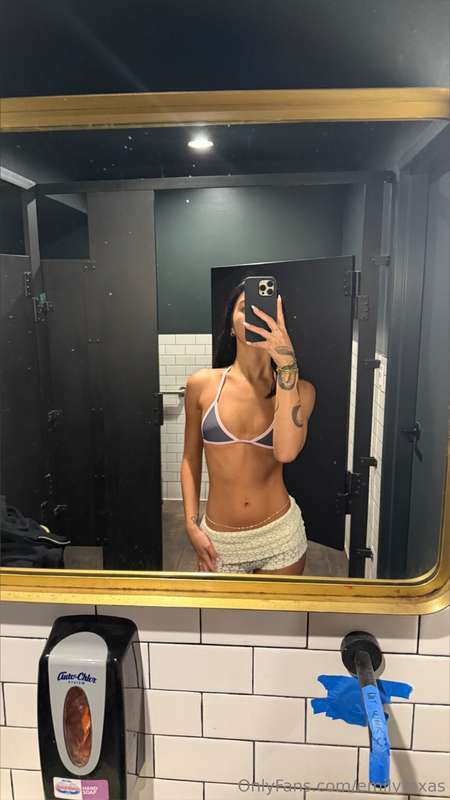 evening my tan before i get naked on live >>> if that doesn’..