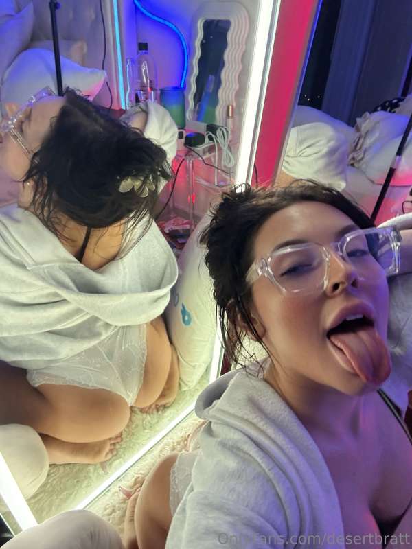FCK baby… these nudes are almost too much to handle 😏