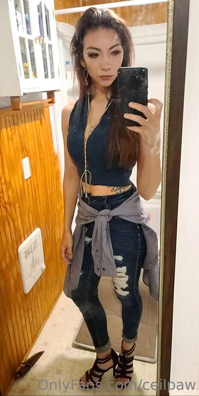 I should probably clean my mirror🙄 wore this to the mall tod..