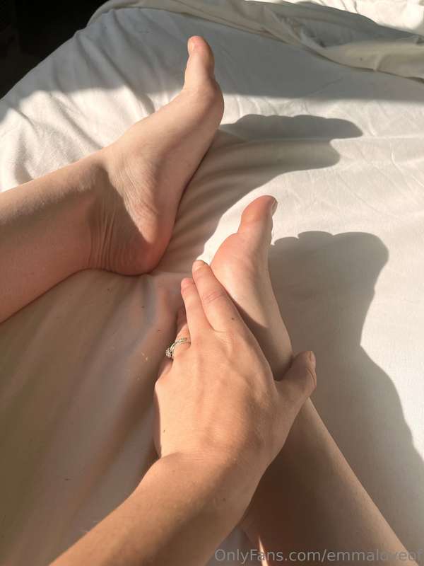 I love my feet so much. They’re so pretty 🤩 