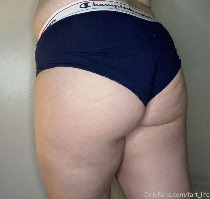 It’s finally the weekend!!!!🍑💨

Was feeling a little frisky ..