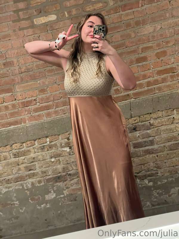 Bathroom selfie from a wedding this weekend featuring the ti..