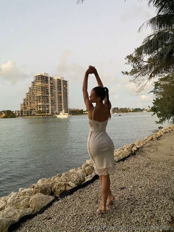 Foto 325 de Lana Rhoades en Tocromo