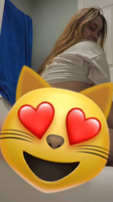 I took a few pics before the shower😏💦