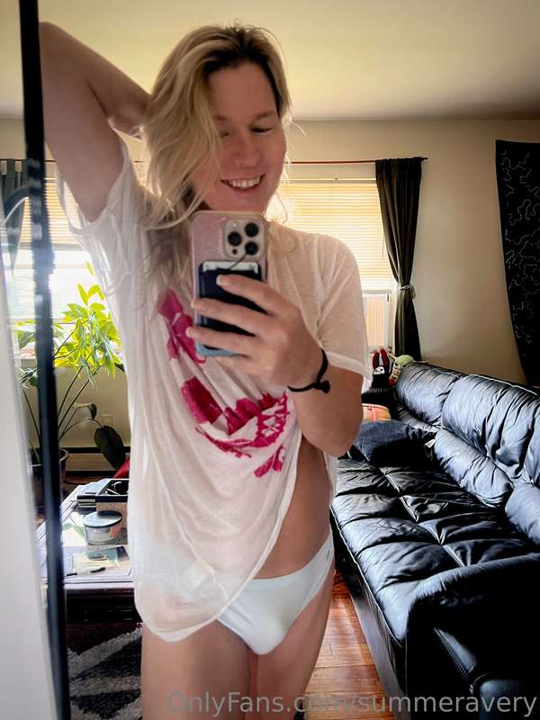 Do you have a fetish? Tell me baby 💋 I would love to know, a..