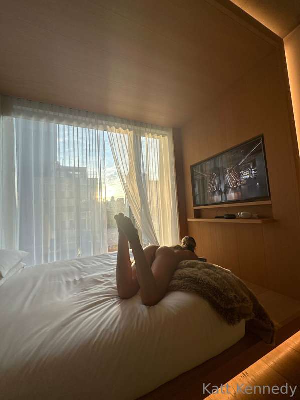 room service is here, i’m on the menu tonight 😝