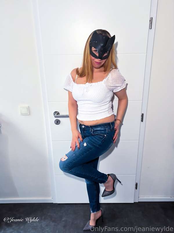 I'm not just a pretty face. I'm your favorite sexting fantas..