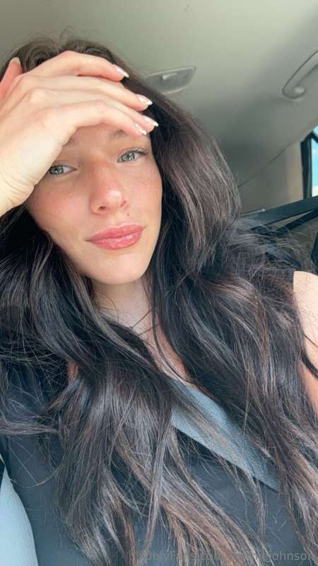 Would you jerk off to my nudes if I send you some?🤤