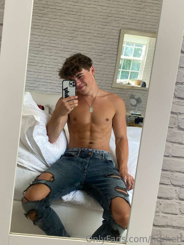 can’t lie i look better when ur looking at me 😉