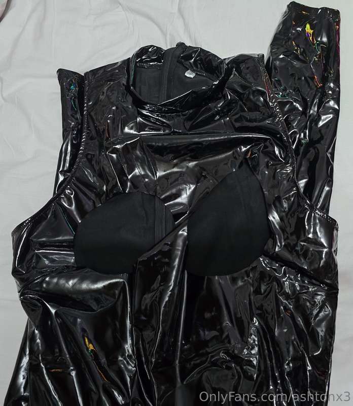 ashtonx3 image #0