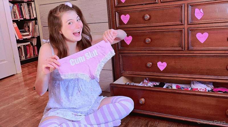 Panty drawer tour video up on my other fan page!

Tap the li..