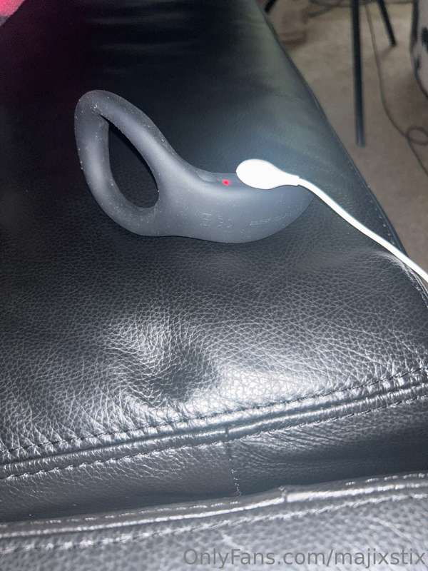 It's charging up who's gonna be first to zap me from the com..