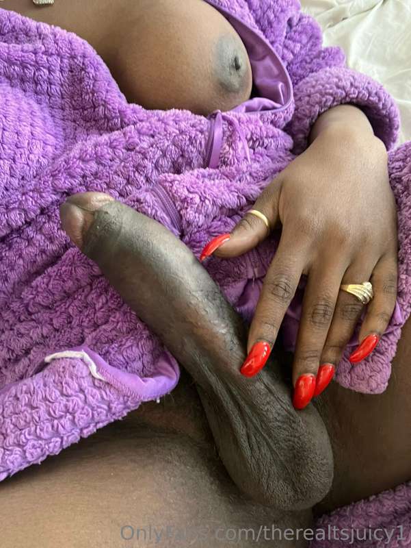 mornings in my purple robe 💜 with my red❤️nails 🥰
