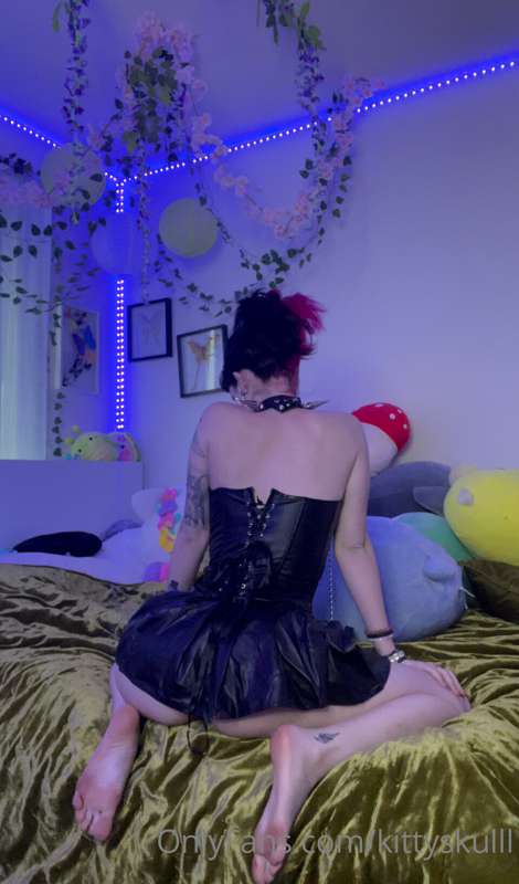 Who wants me to make another Dommy mommy vid?