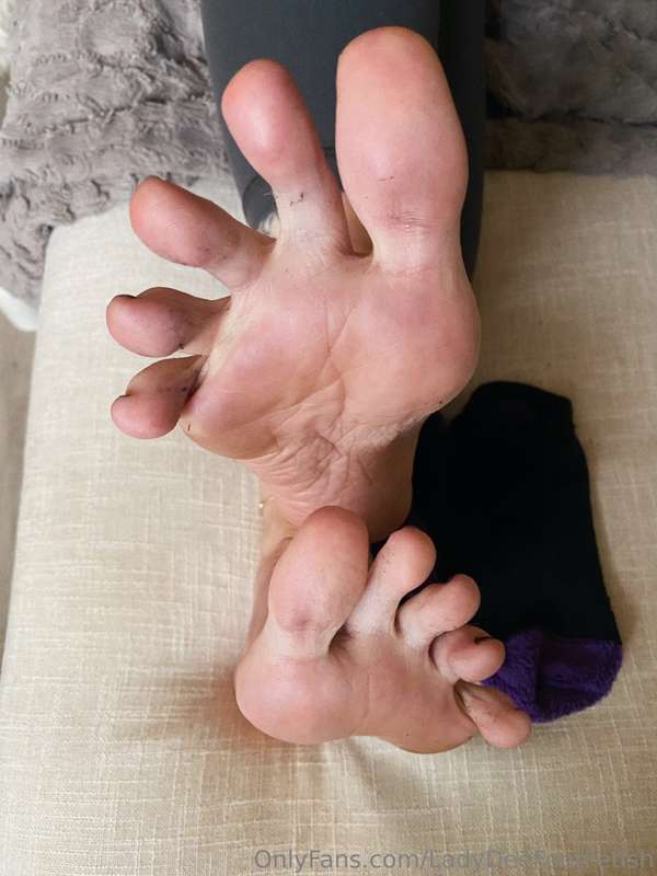 Happy TOESday!Lick the sock lint between my deelicious toes ..