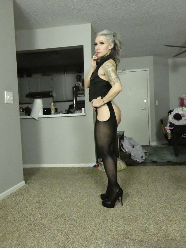Business Goth look. She's the boss.