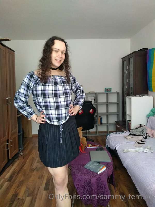 Here's some femboy nonsense to start your week off :3 Hope I..